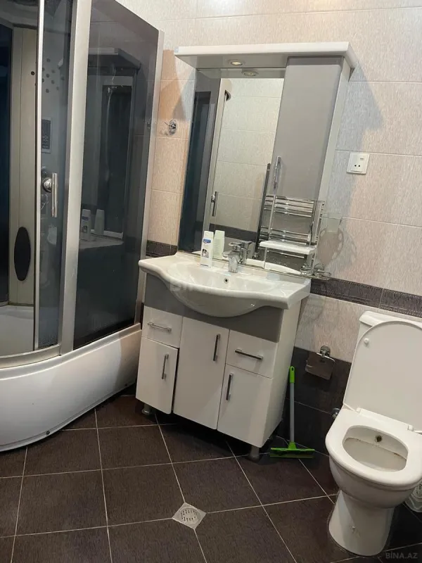 Kirayə verilir 3 otaqlı mənzil 153 m²