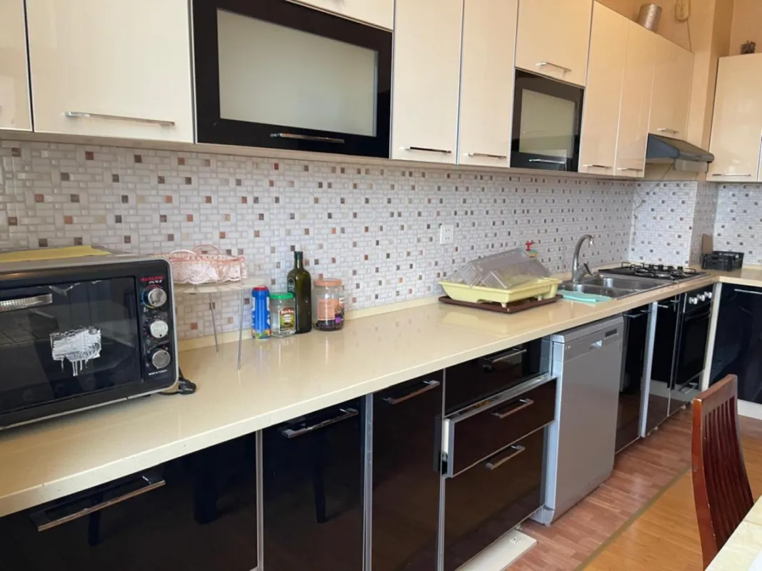Kirayə verilir 3 otaqlı mənzil 153 m²
