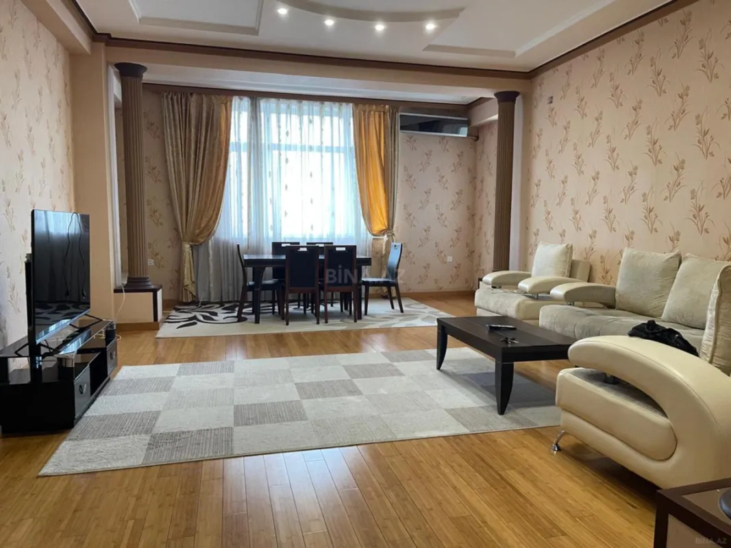 Kirayə verilir 3 otaqlı mənzil 153 m²