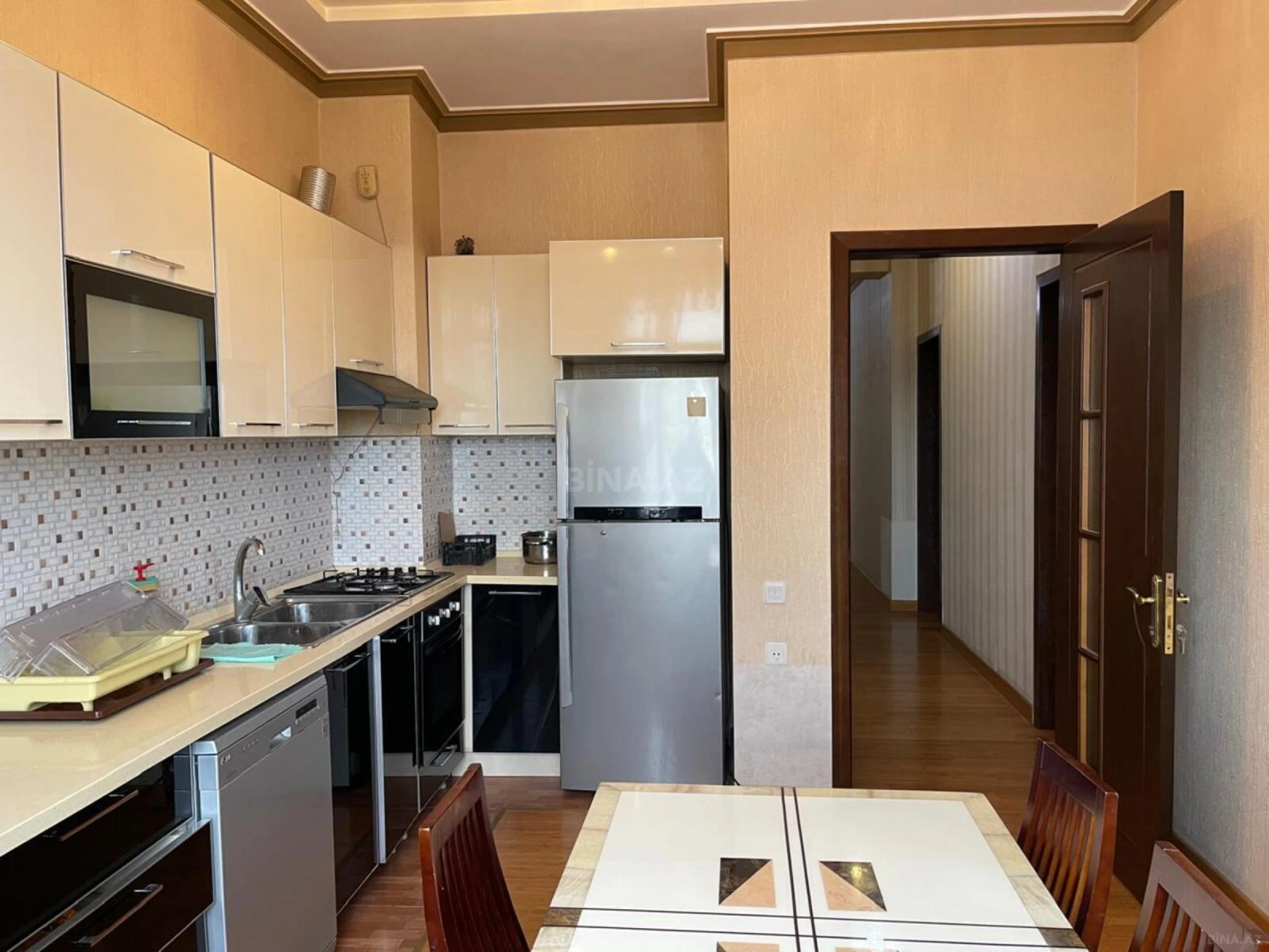 Kirayə verilir 3 otaqlı mənzil 153 m²