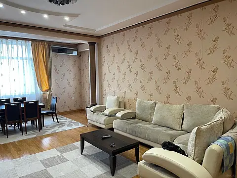 Kirayə verilir 3 otaqlı mənzil 153 m²
