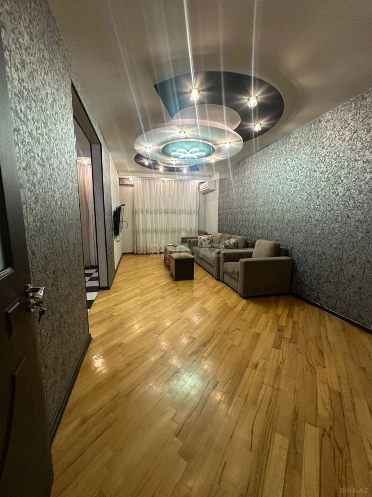 Kirayə verilir 3 otaqlı mənzil 155 m²