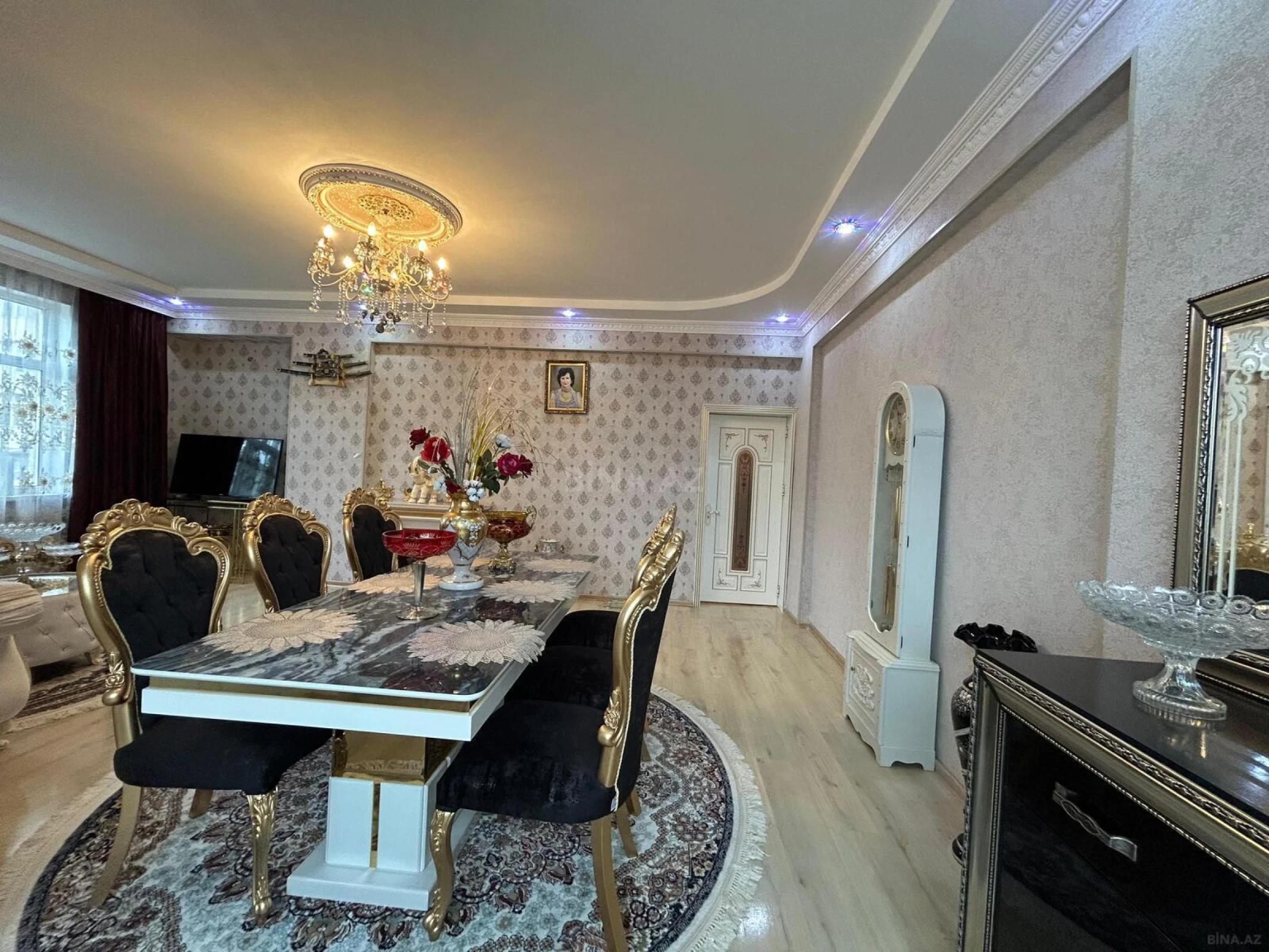 Satılır 3 otaqlı mənzil 125 m²