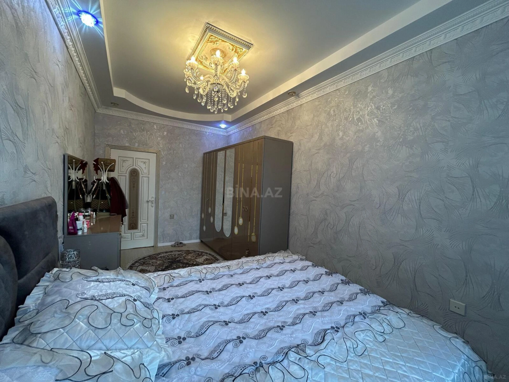 Satılır 3 otaqlı mənzil 125 m²