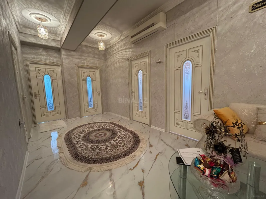 Satılır 3 otaqlı mənzil 125 m²