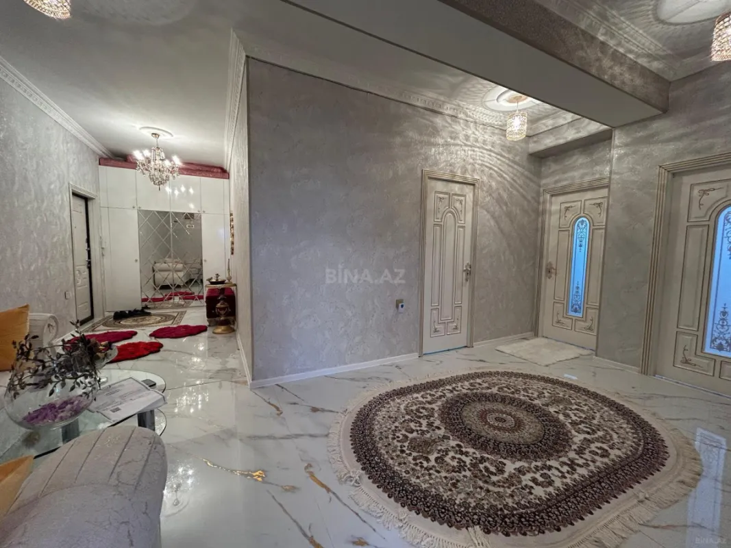 Satılır 3 otaqlı mənzil 125 m²