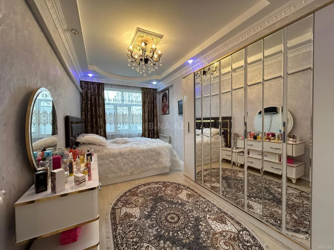 Satılır 3 otaqlı mənzil 125 m²