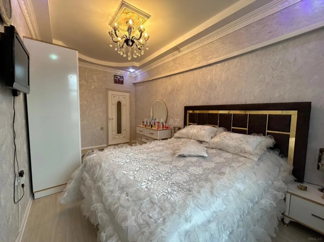 Satılır 3 otaqlı mənzil 125 m²