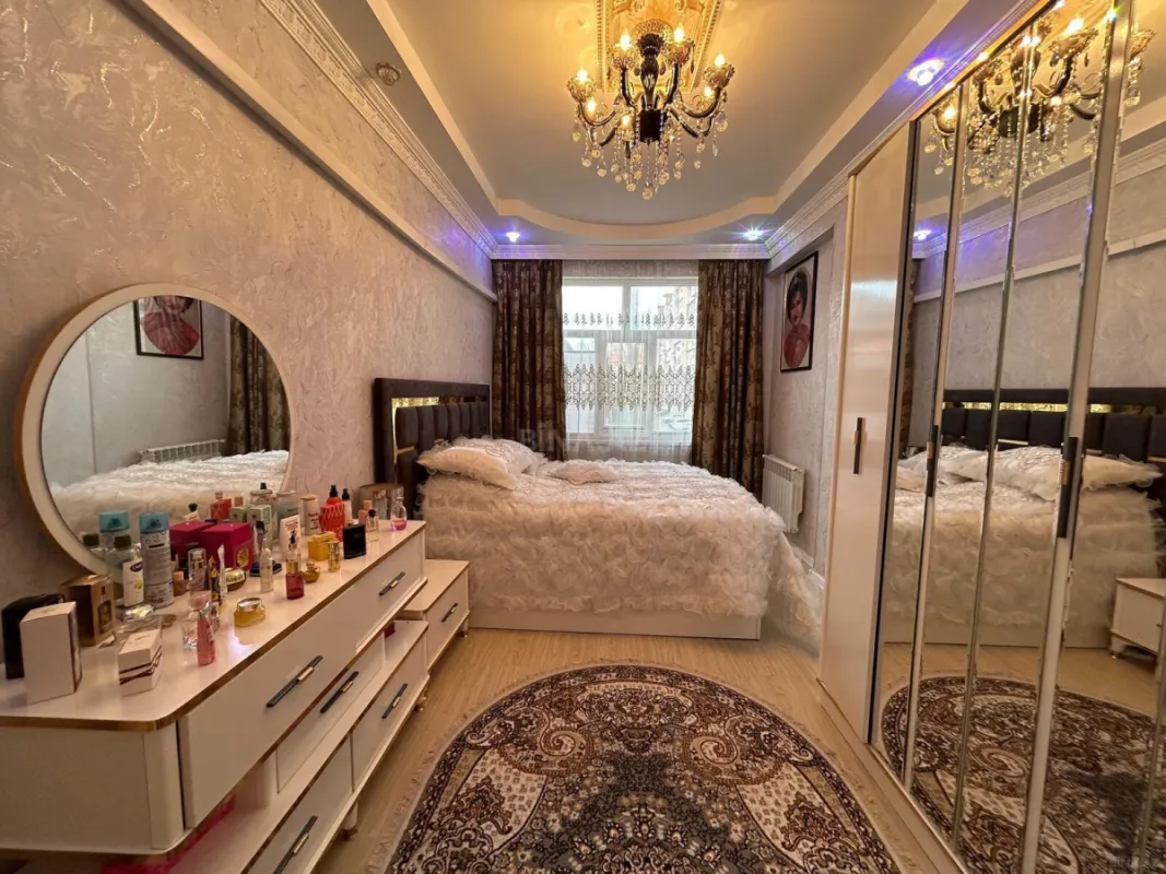 Satılır 3 otaqlı mənzil 125 m²