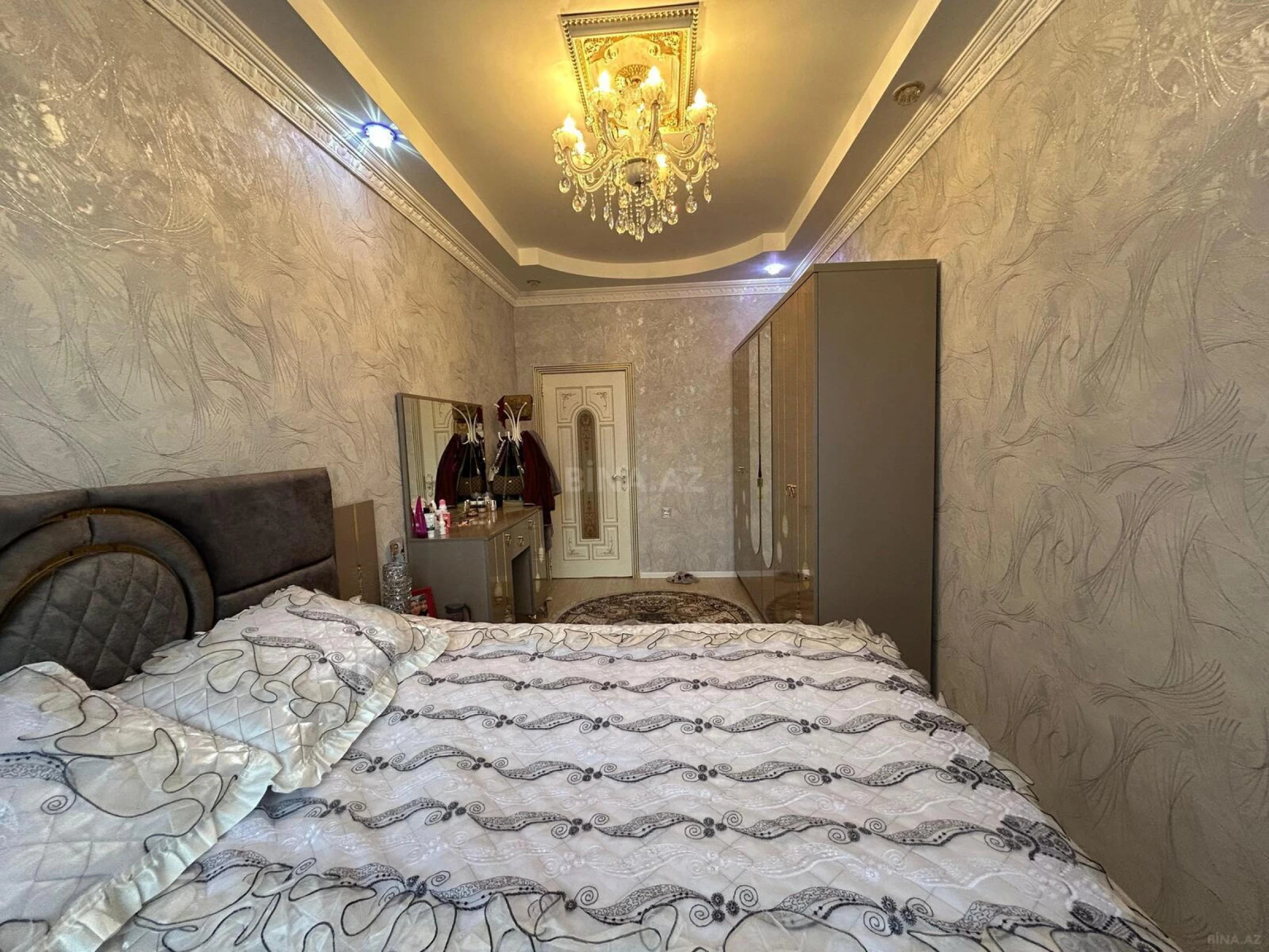 Satılır 3 otaqlı mənzil 125 m²