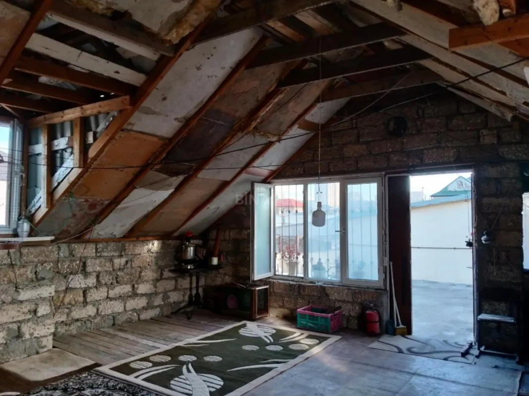 Satılır 5 otaqlı həyət evi 230 m²