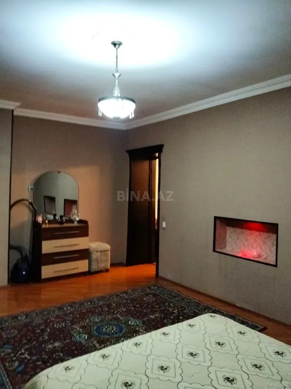 Satılır 5 otaqlı həyət evi 230 m²