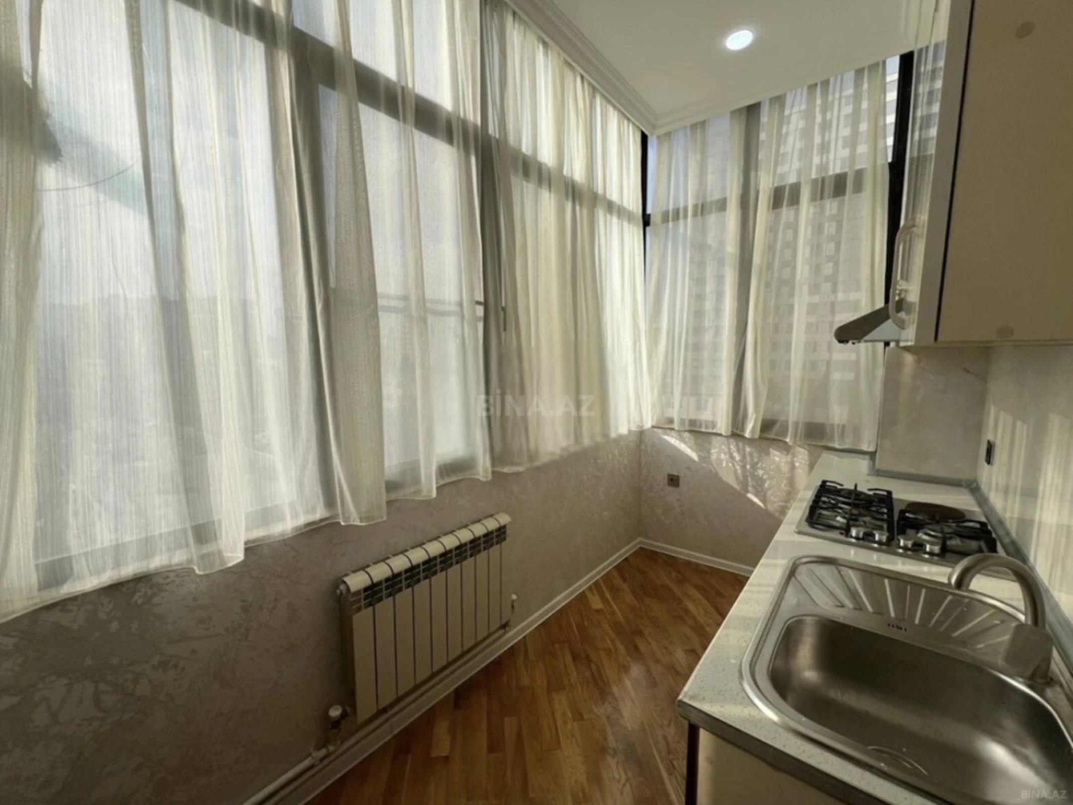 Kirayə verilir 2 otaqlı mənzil 65 m²