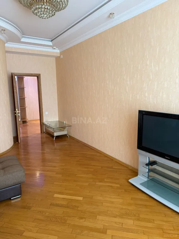 Kirayə verilir 2 otaqlı mənzil 100 m²