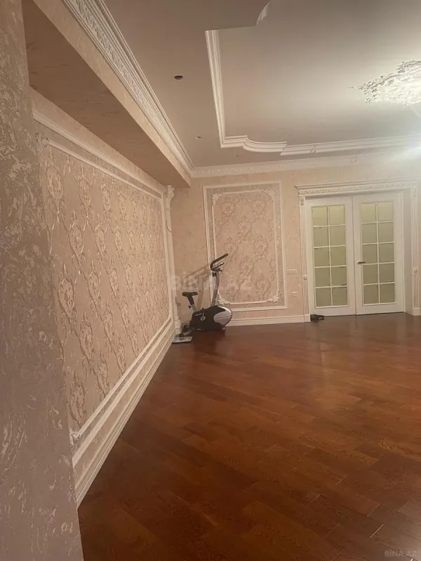 Satılır 5 otaqlı mənzil 300 m²