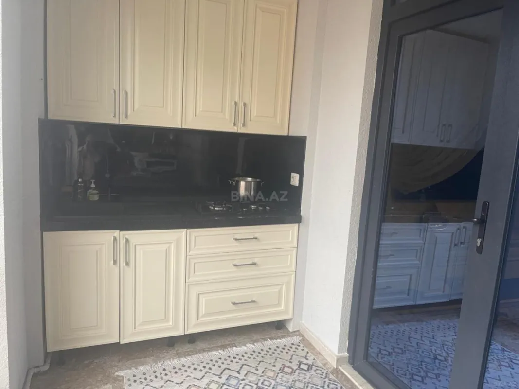 Satılır 5 otaqlı mənzil 300 m²