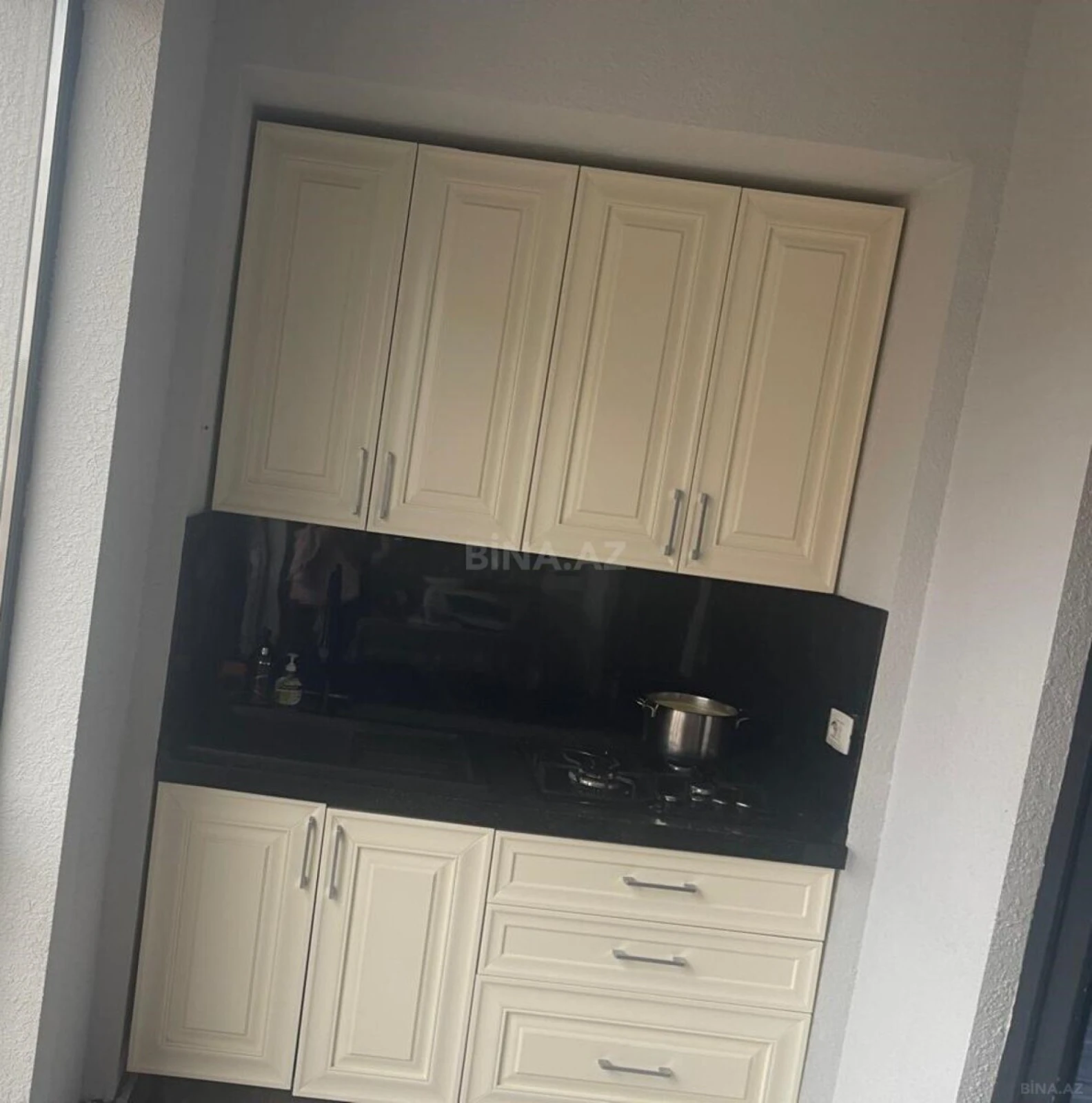 Satılır 5 otaqlı mənzil 300 m²