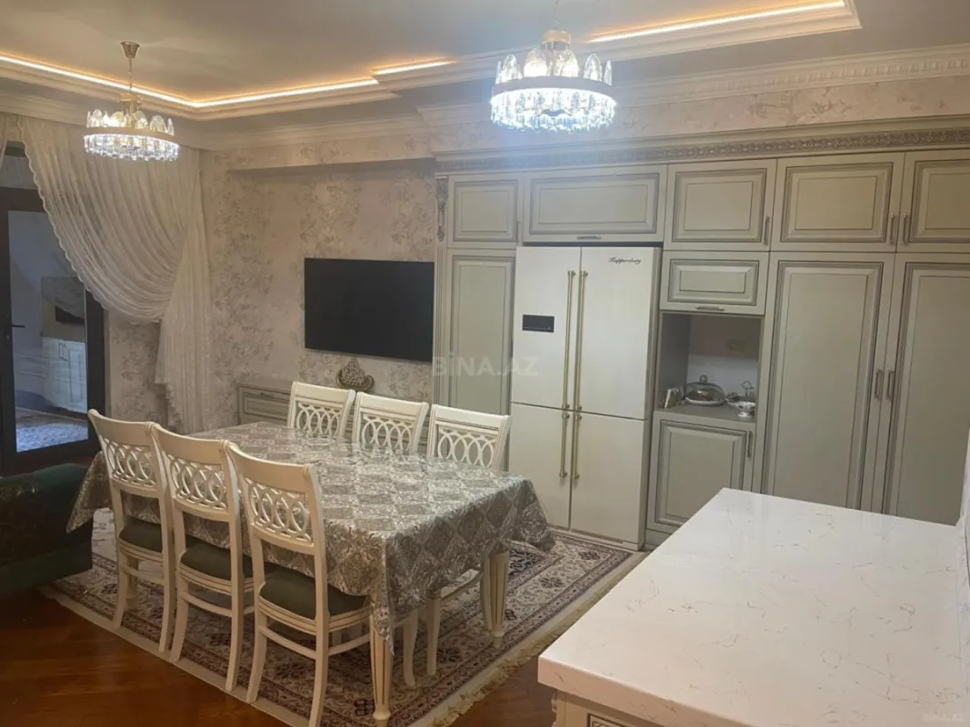 Satılır 5 otaqlı mənzil 300 m²