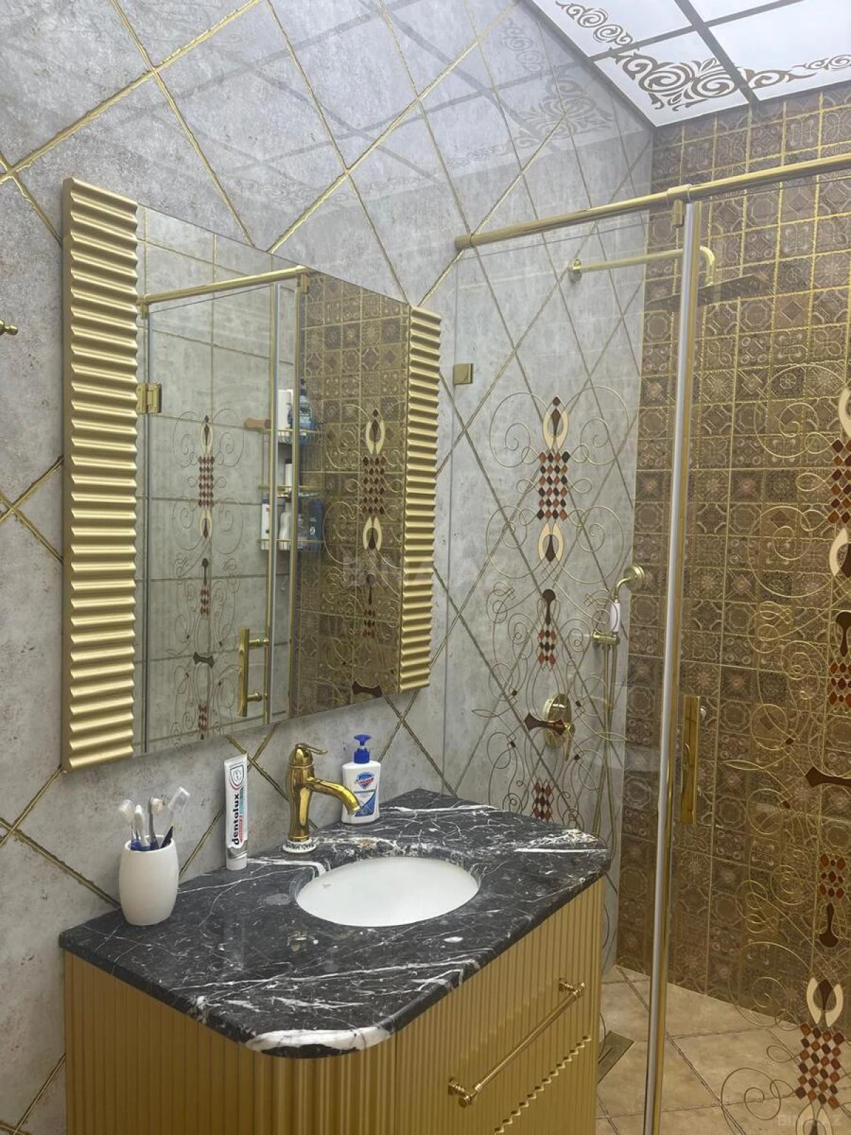 Satılır 5 otaqlı mənzil 300 m²