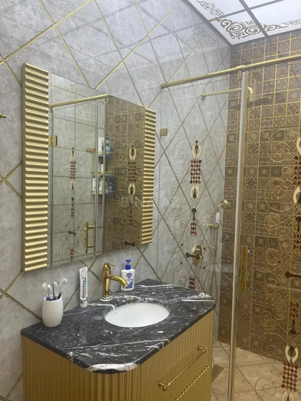 Satılır 5 otaqlı mənzil 300 m²