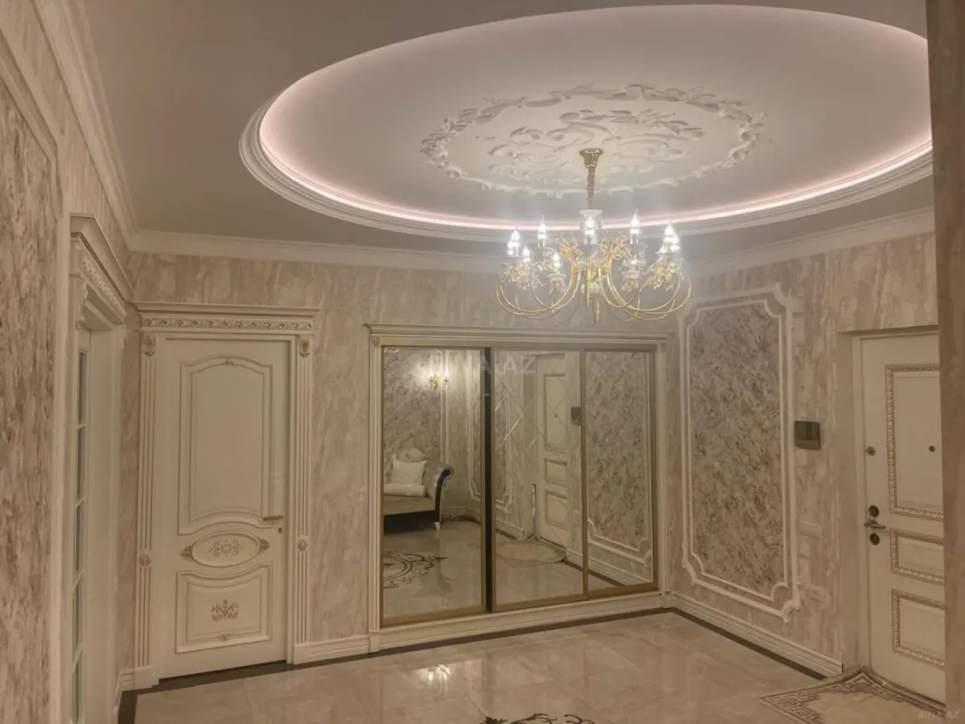 Satılır 5 otaqlı mənzil 300 m²