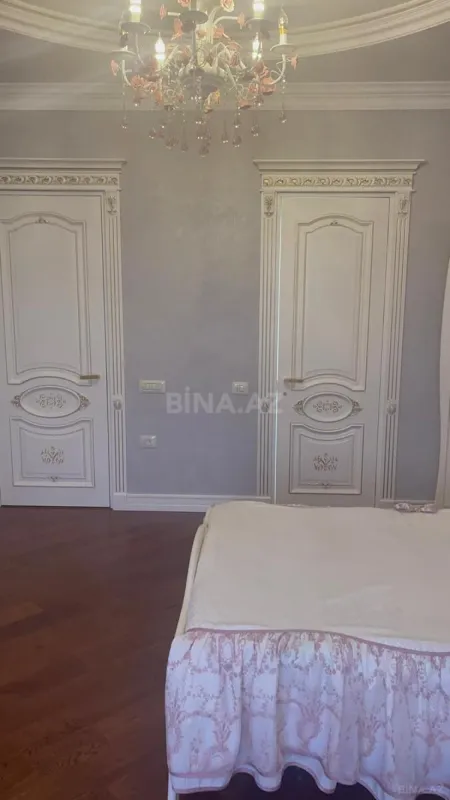 Satılır 5 otaqlı mənzil 300 m²