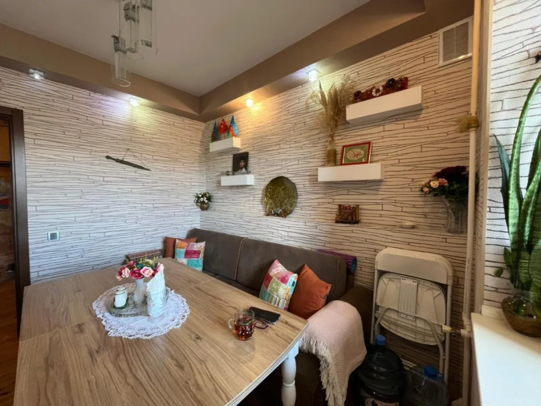 Satılır 2 otaqlı mənzil 72 m²
