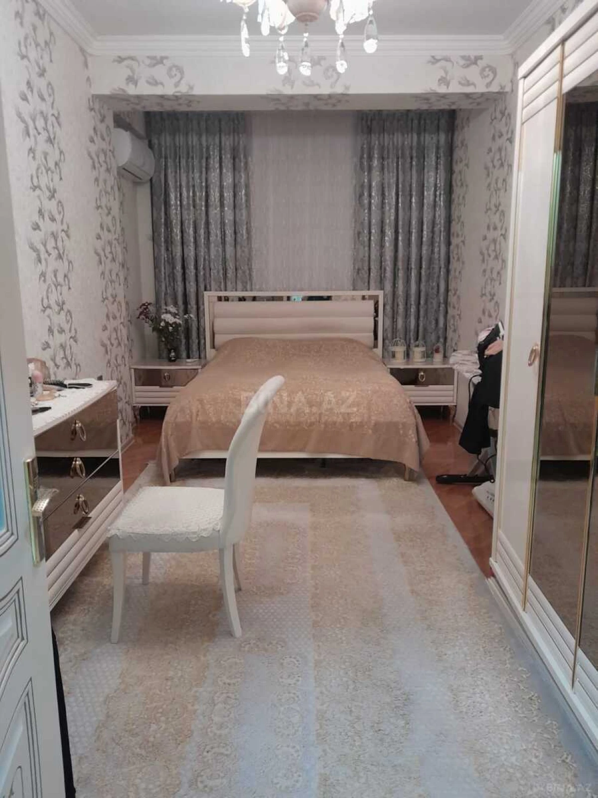 Satılır 3 otaqlı mənzil 132 m²