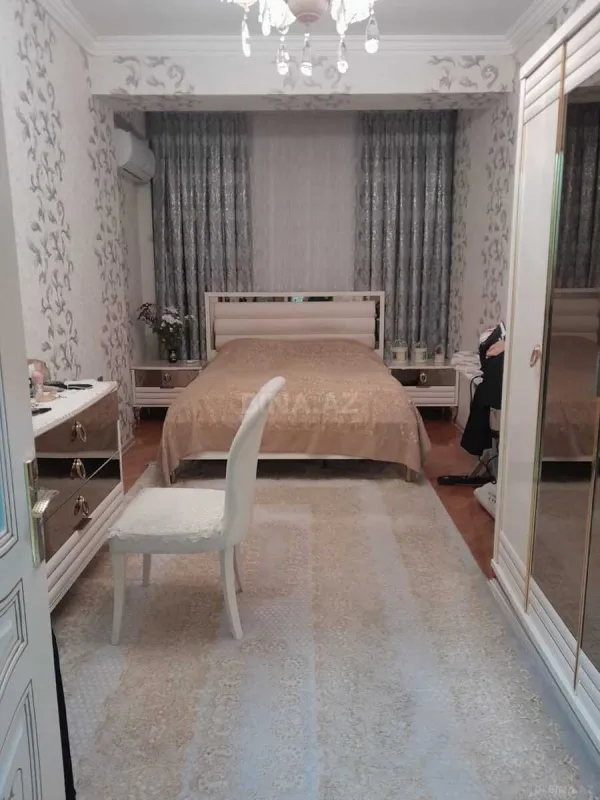 Satılır 3 otaqlı mənzil 132 m²