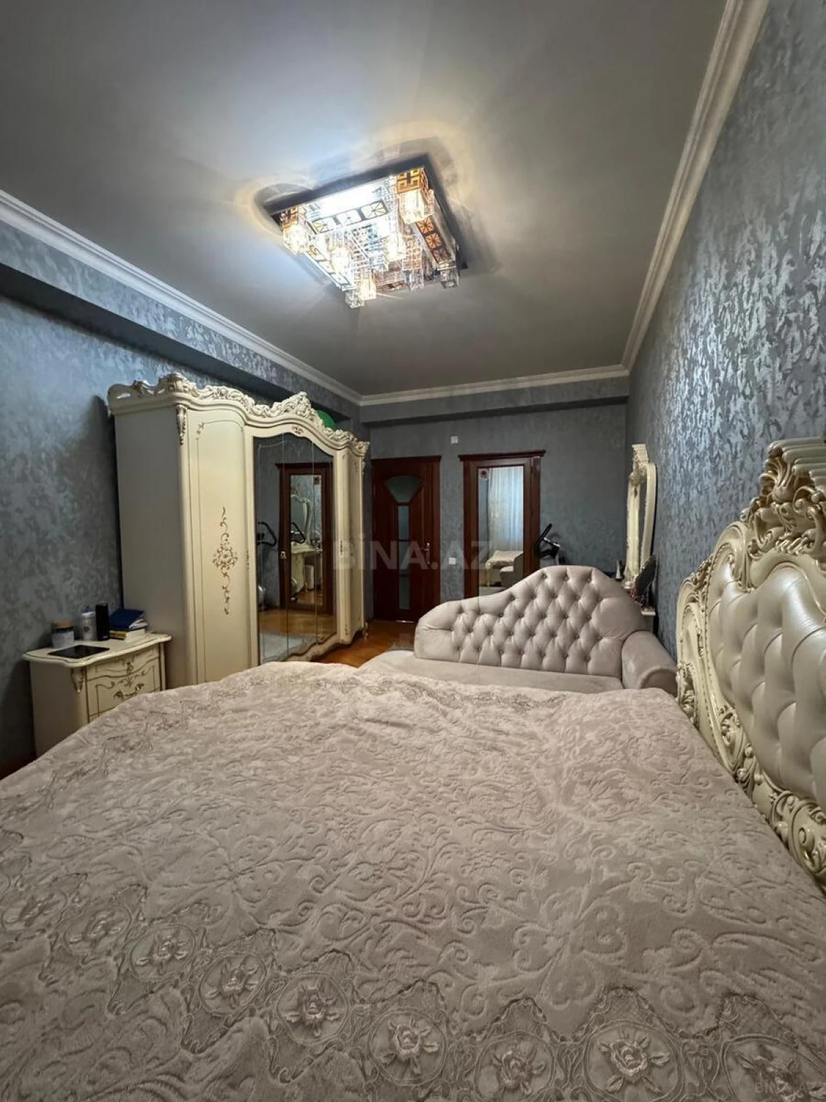 Satılır 3 otaqlı mənzil 136 m²