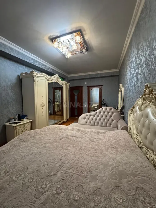 Satılır 3 otaqlı mənzil 136 m²