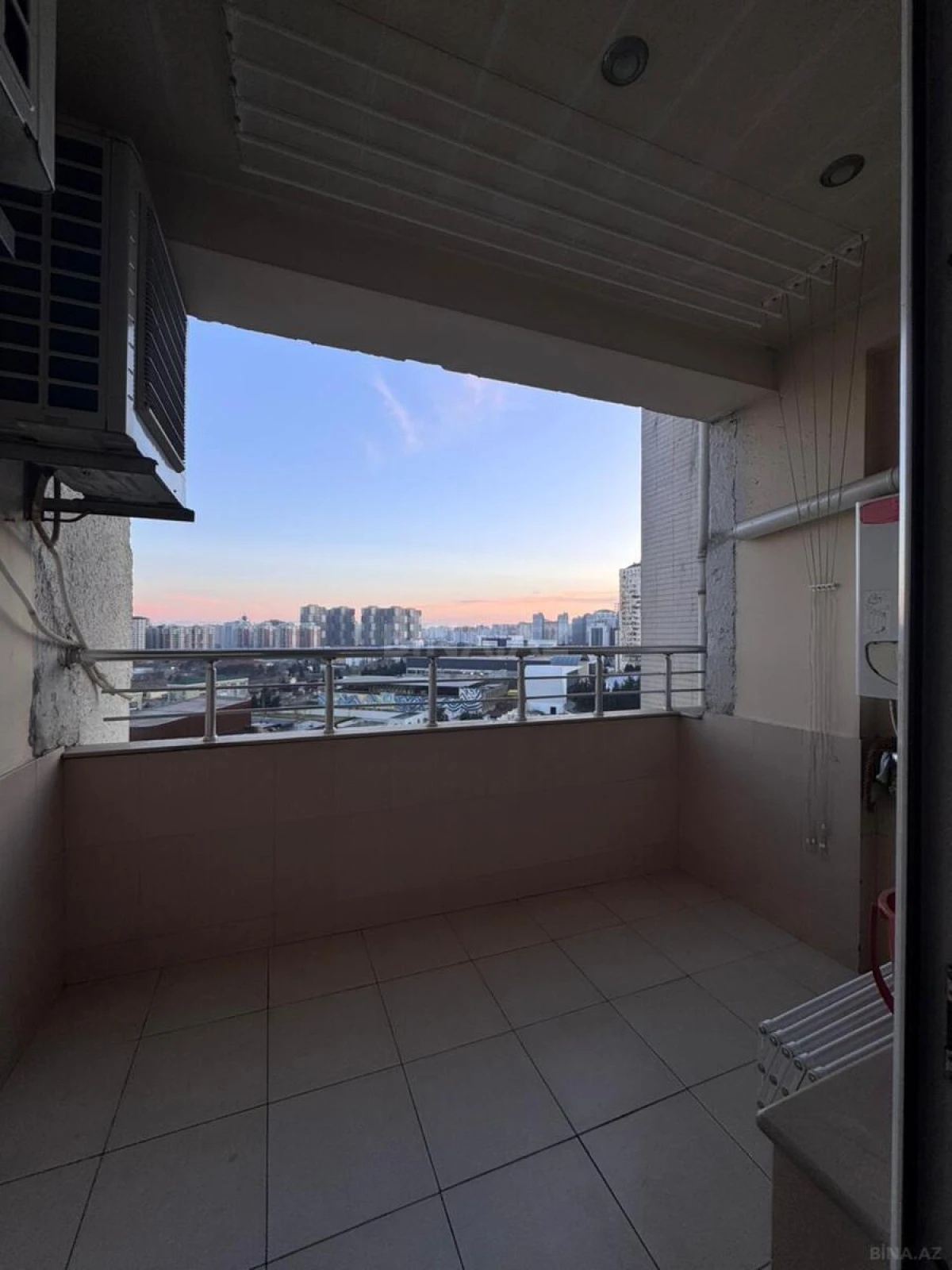 Satılır 3 otaqlı mənzil 136 m²