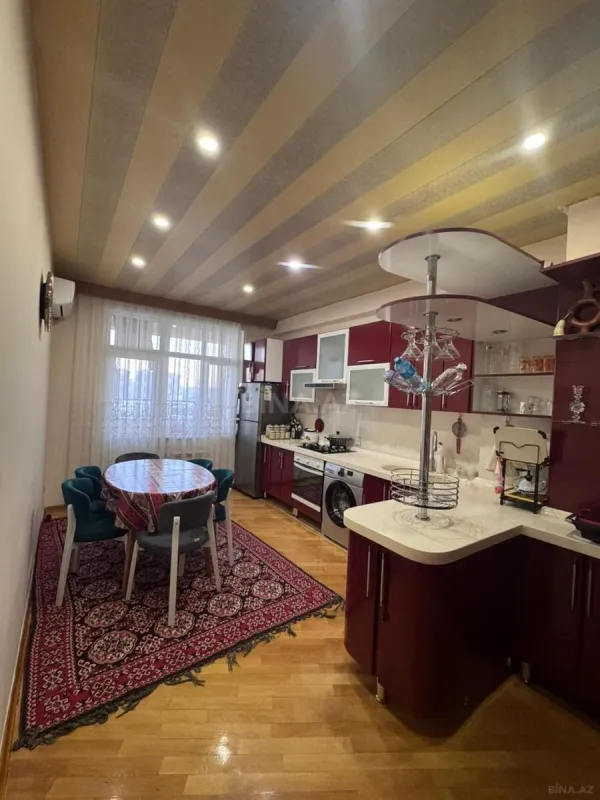 Satılır 3 otaqlı mənzil 136 m²