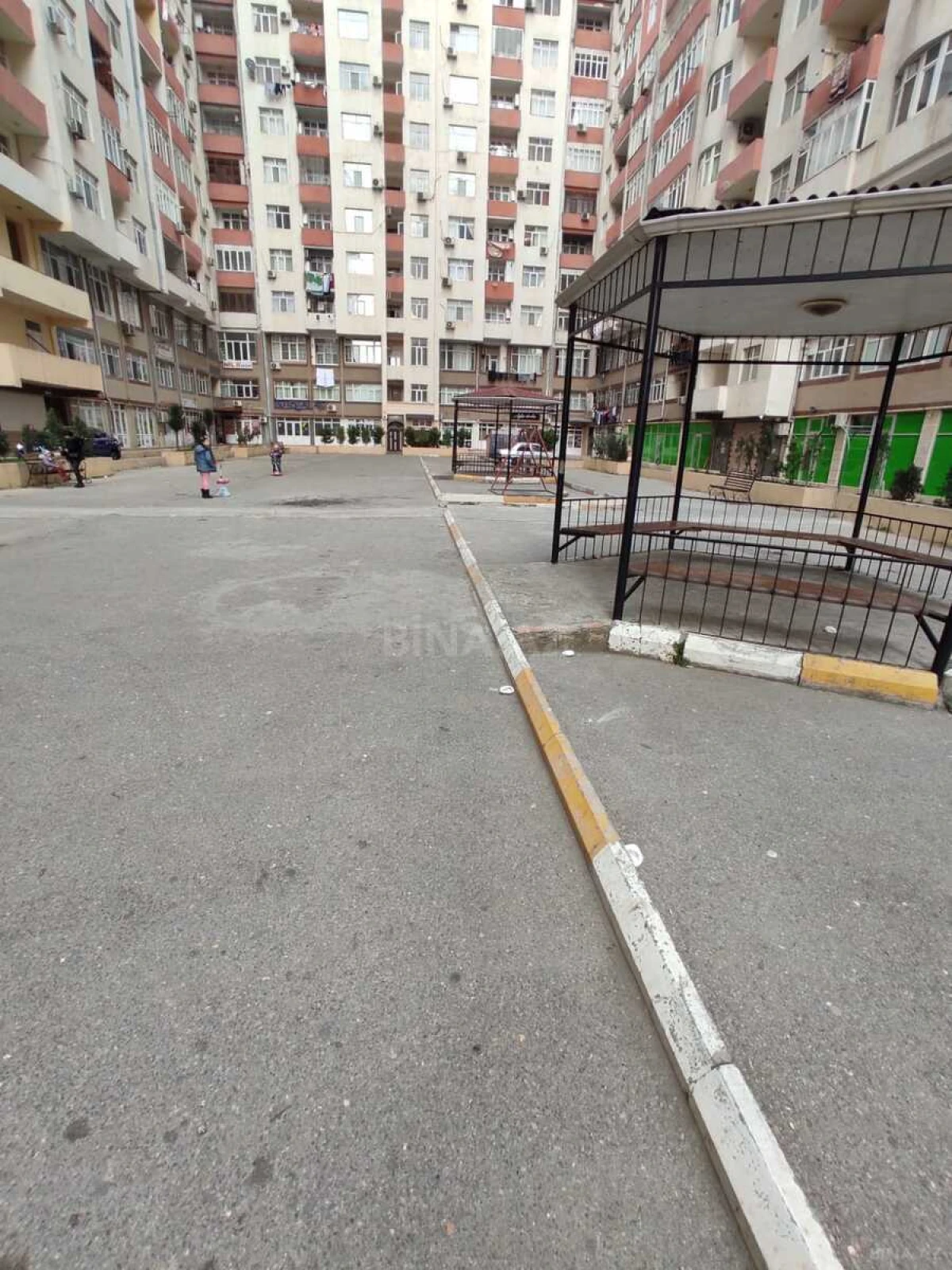 Satılır 3 otaqlı mənzil 136 m²