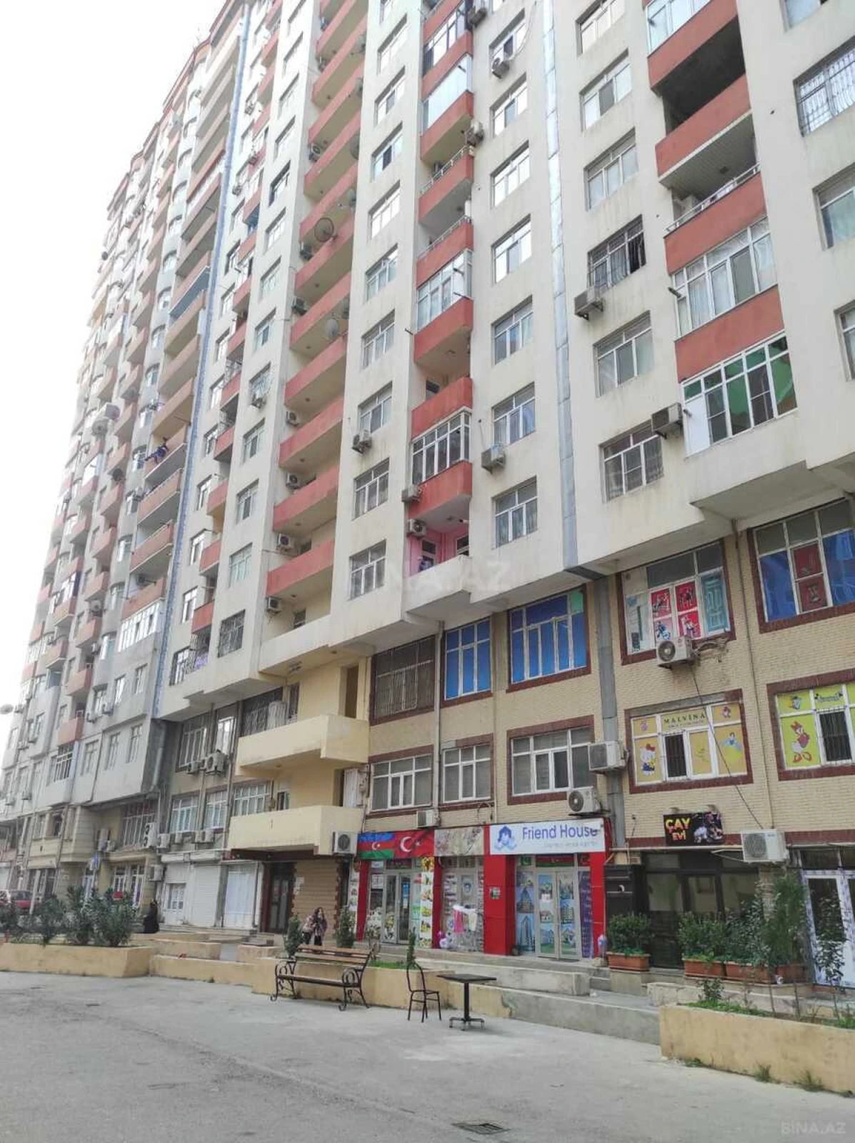 Satılır 3 otaqlı mənzil 136 m²