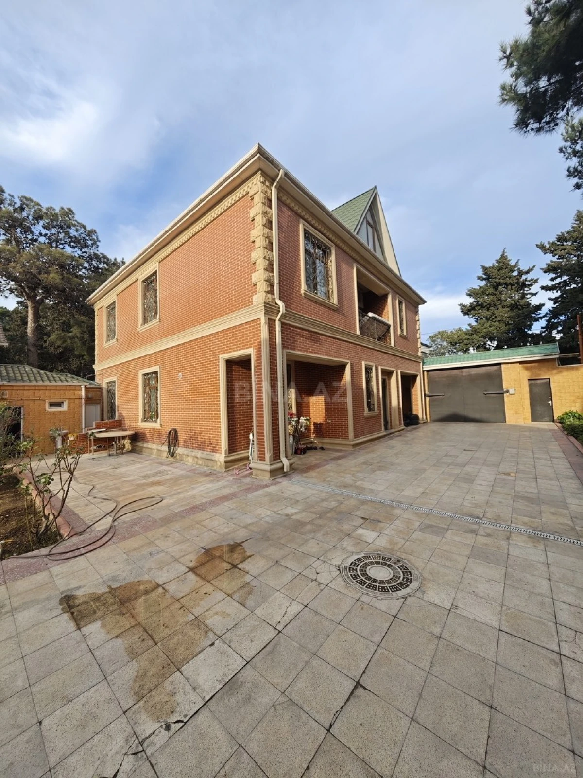 Satılır 6 otaqlı həyət evi 220 m²