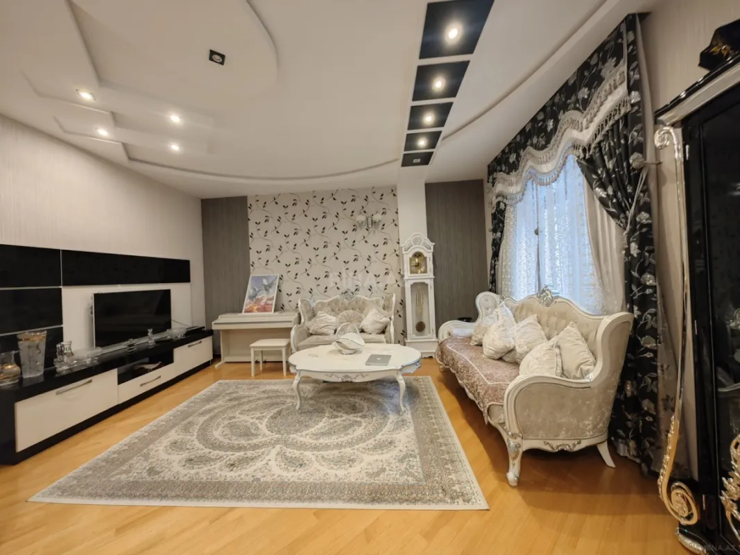 Satılır 6 otaqlı həyət evi 220 m²