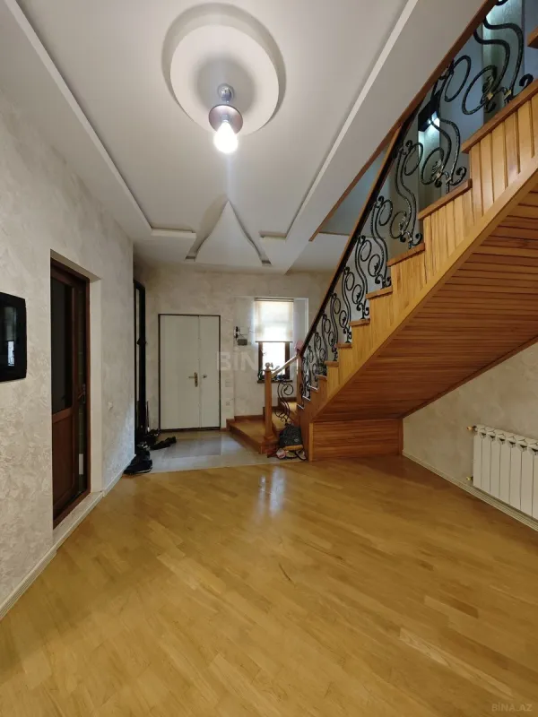 Satılır 6 otaqlı həyət evi 220 m²