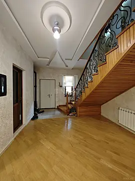 Satılır 6 otaqlı həyət evi 220 m²