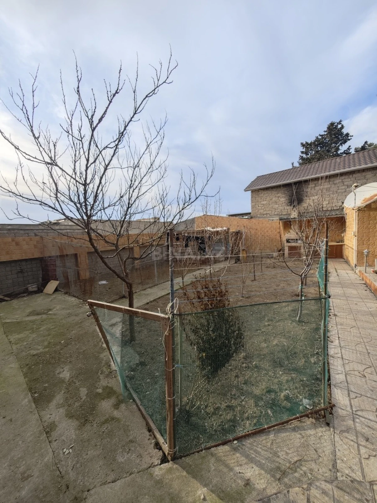 Satılır 6 otaqlı həyət evi 220 m²