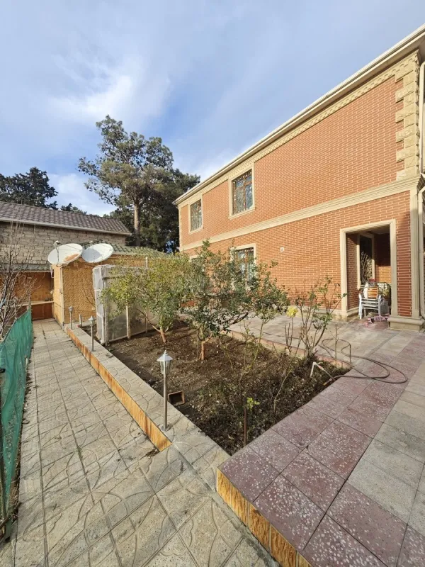 Satılır 6 otaqlı həyət evi 220 m²