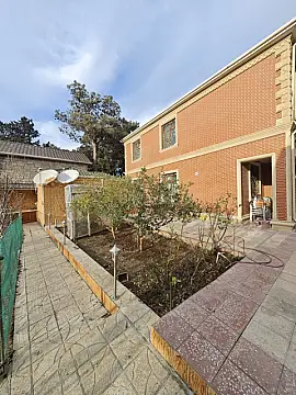 Satılır 6 otaqlı həyət evi 220 m²