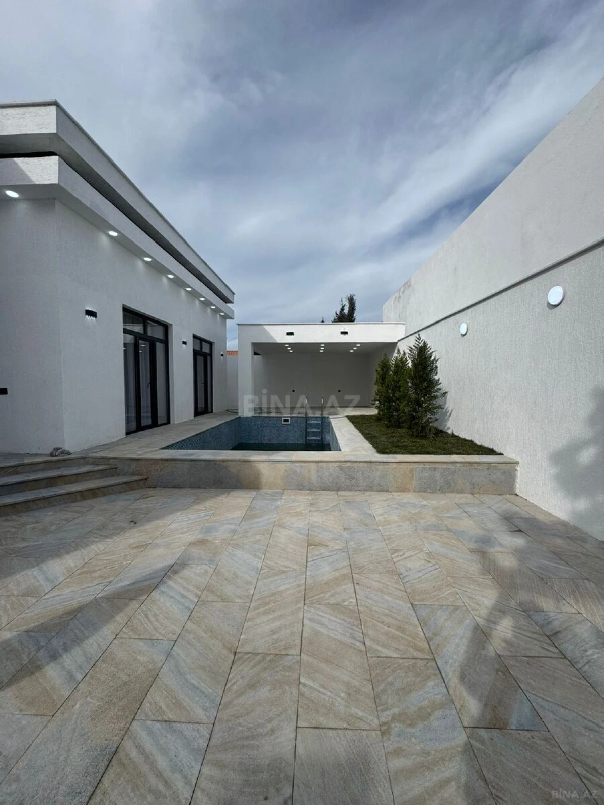 Satılır 4 otaqlı həyət evi 160 m²