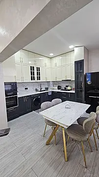 Kirayə verilir 4 otaqlı mənzil 200 m²