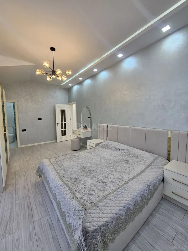 Kirayə verilir 4 otaqlı mənzil 200 m²
