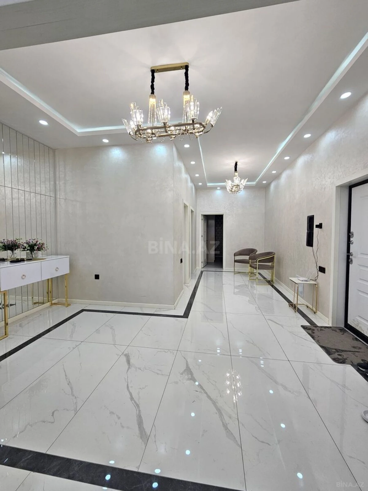 Kirayə verilir 4 otaqlı mənzil 200 m²
