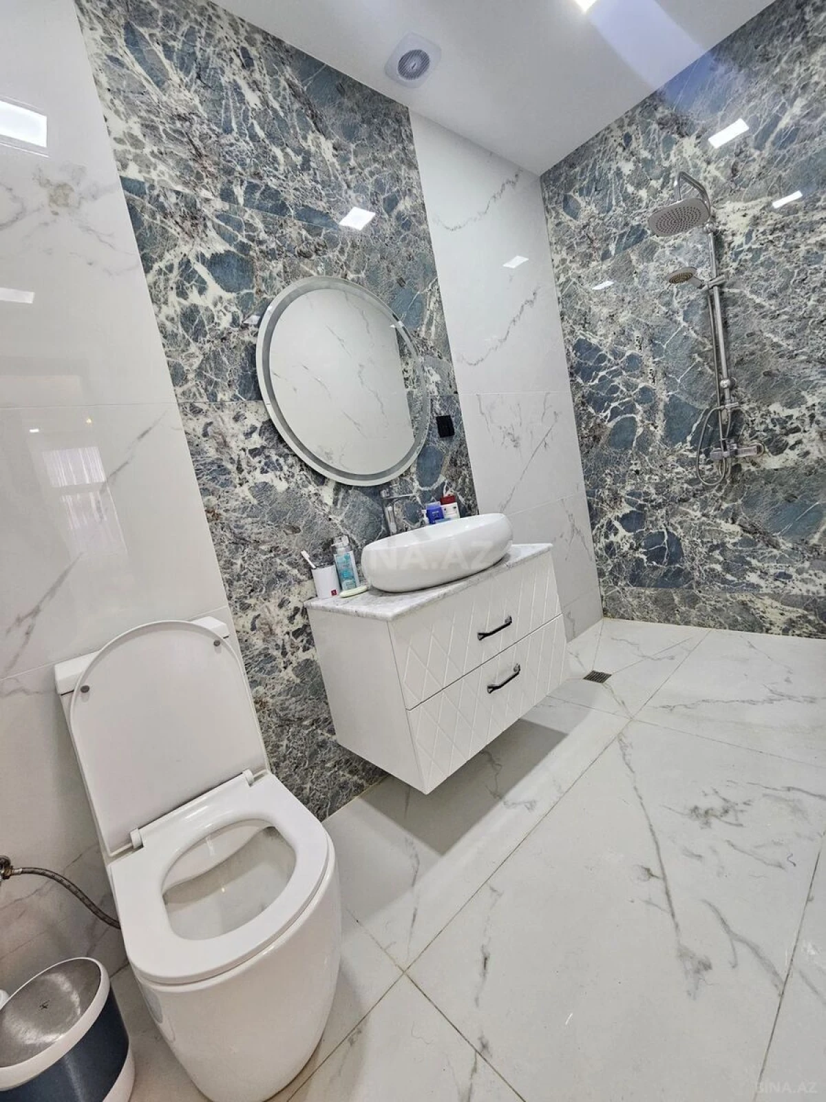 Kirayə verilir 4 otaqlı mənzil 200 m²