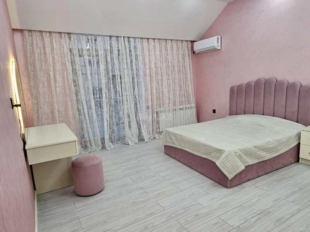 Kirayə verilir 4 otaqlı mənzil 200 m²