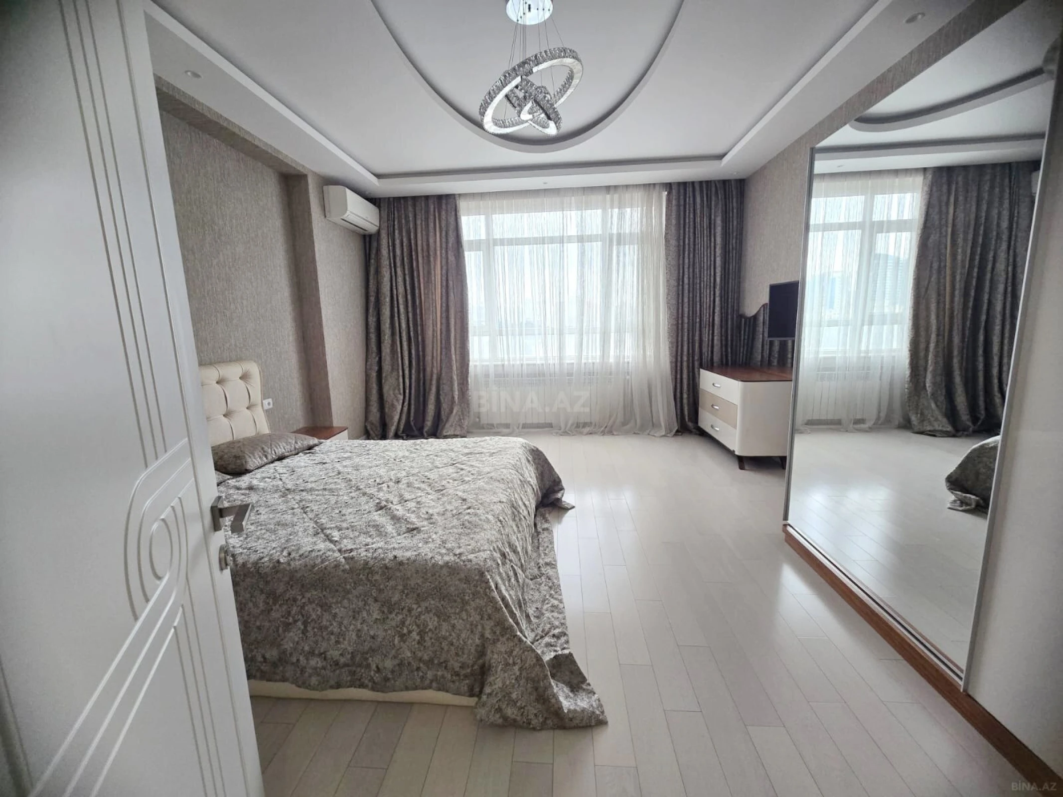 Kirayə verilir 4 otaqlı mənzil 200 m²