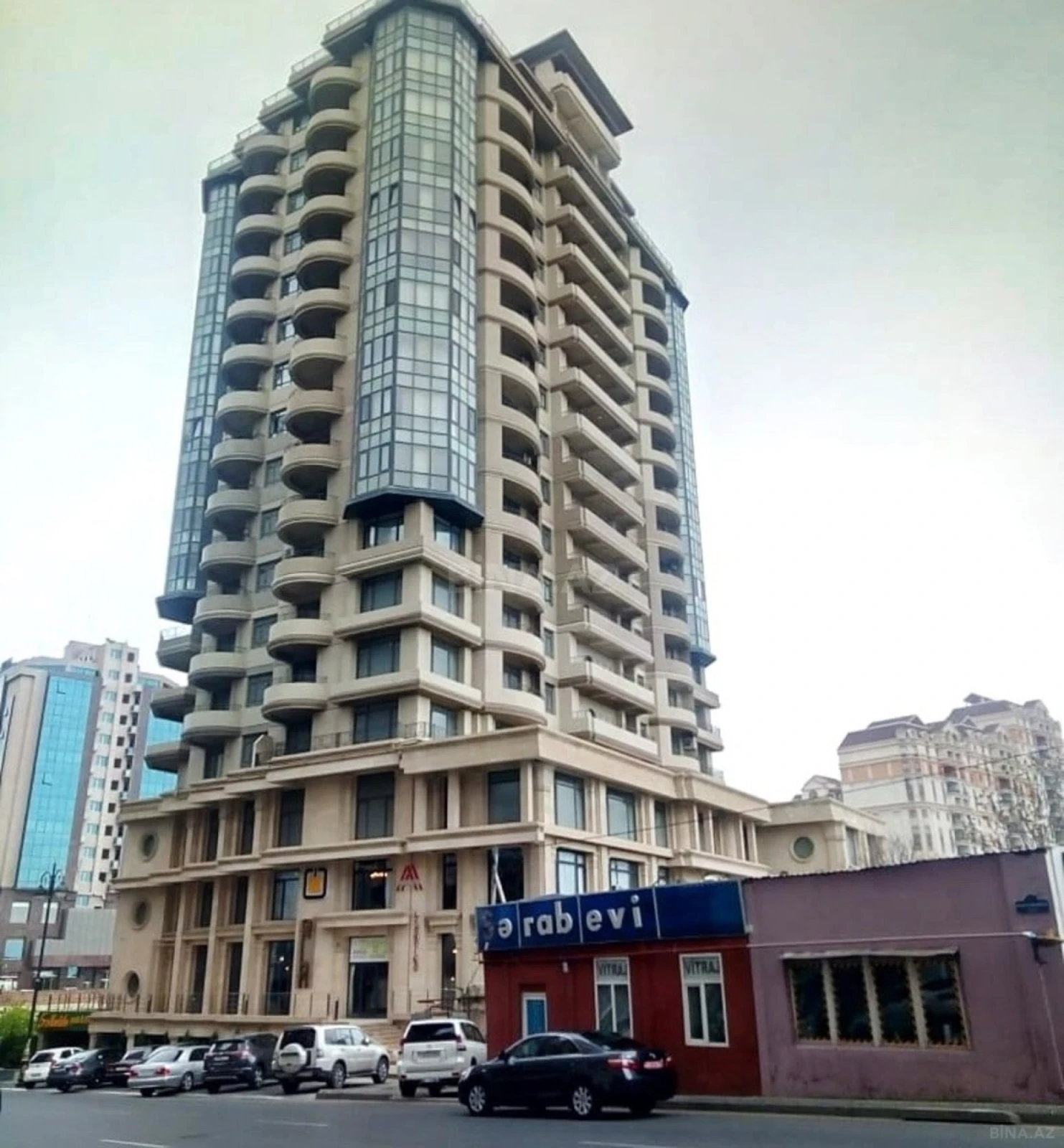 Kirayə verilir 4 otaqlı mənzil 200 m²